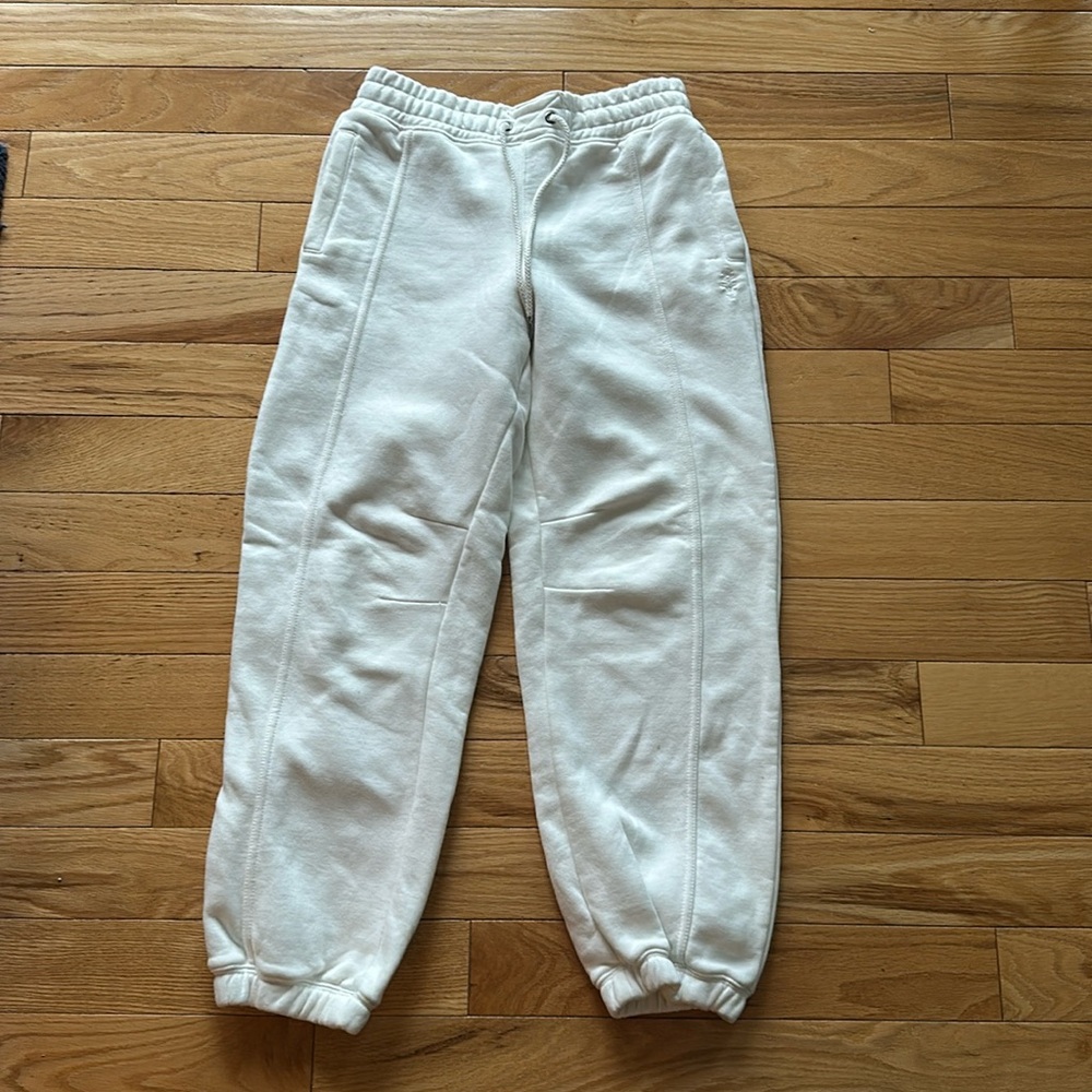White sweatpants from free people, never worn. size Medium